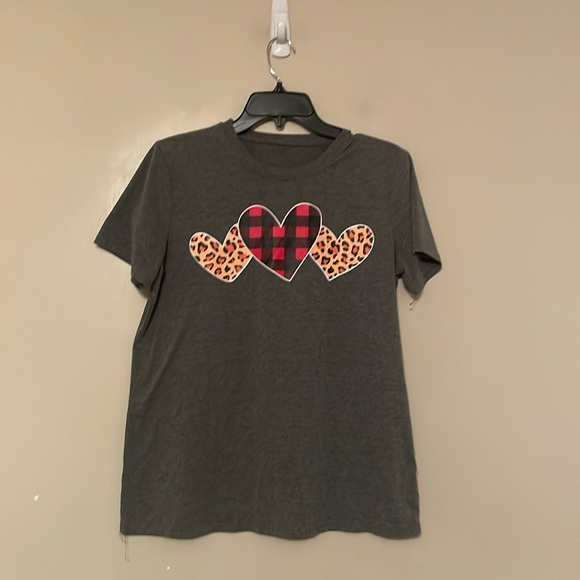 Gray M top with two leopard print hearts and one checkered red and black - Picture 1 of 2